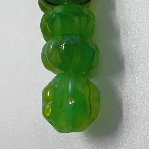 Puffy Flower Bead 10 Per Strand Variegated Apple Green Jewelry - Picture 2 of 6